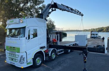 Les avantages du transport en camion porteur-grue pour la manutention sur chantier